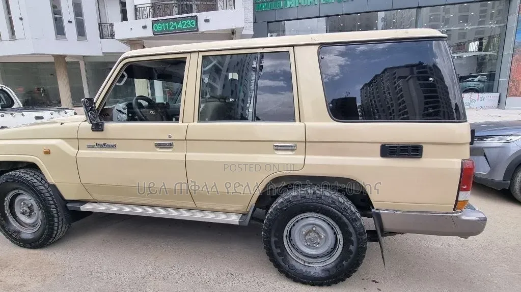 Toyota Land Cruiser 2013 Gold