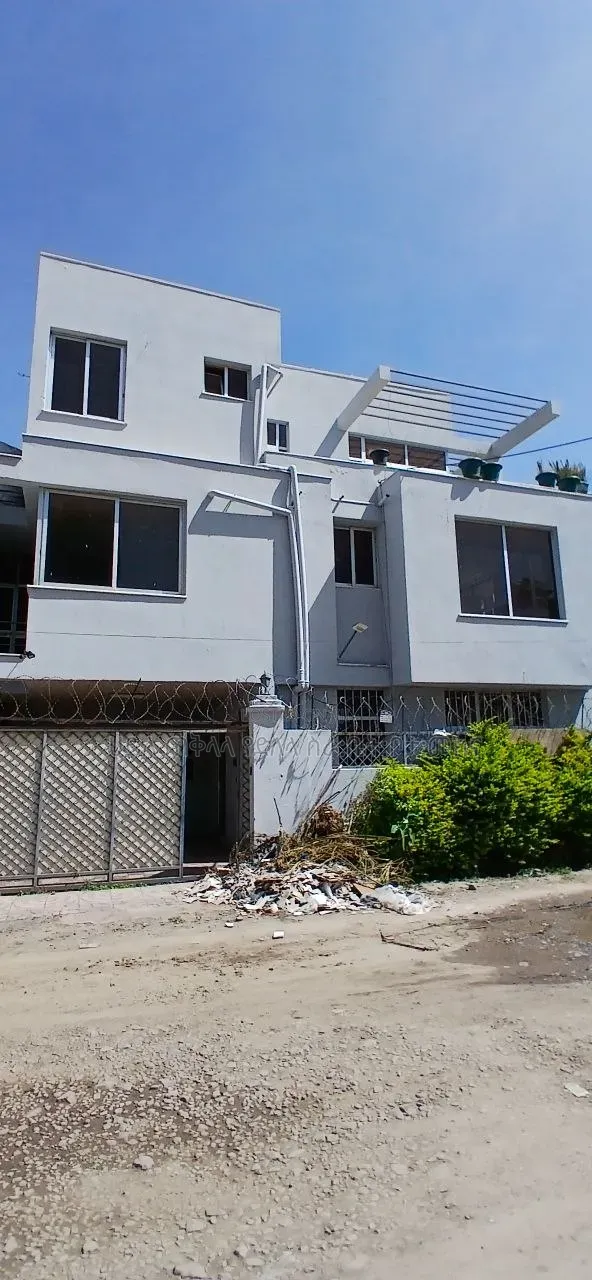 Furnished 6bdrm Penthouse in Sheger Legetafo Area, Oromia-Finfinne
