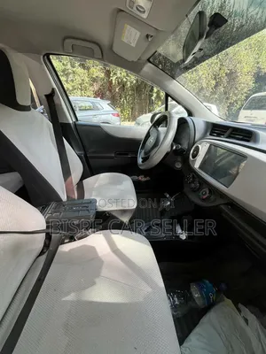 Toyota Yaris Base Hatchback 3dr 2011 Silver