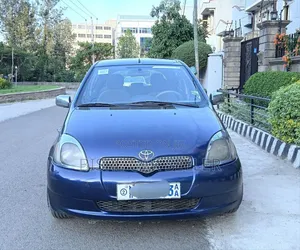 Toyota Vitz 2000 Blue