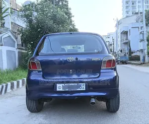 Toyota Vitz 2000 Blue