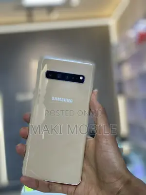 New Samsung Galaxy S10 5G 256 GB Gold