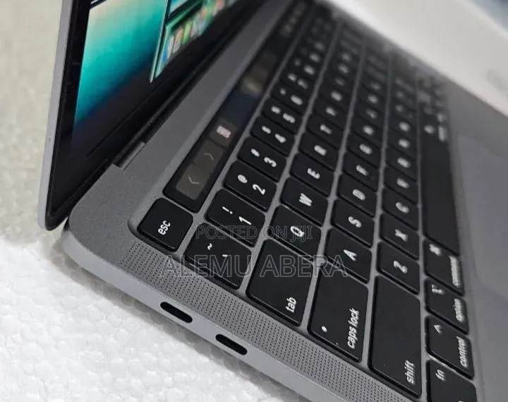 New Laptop Apple MacBook Pro 2023 M2 8GB Apple M2 SSD 256GB