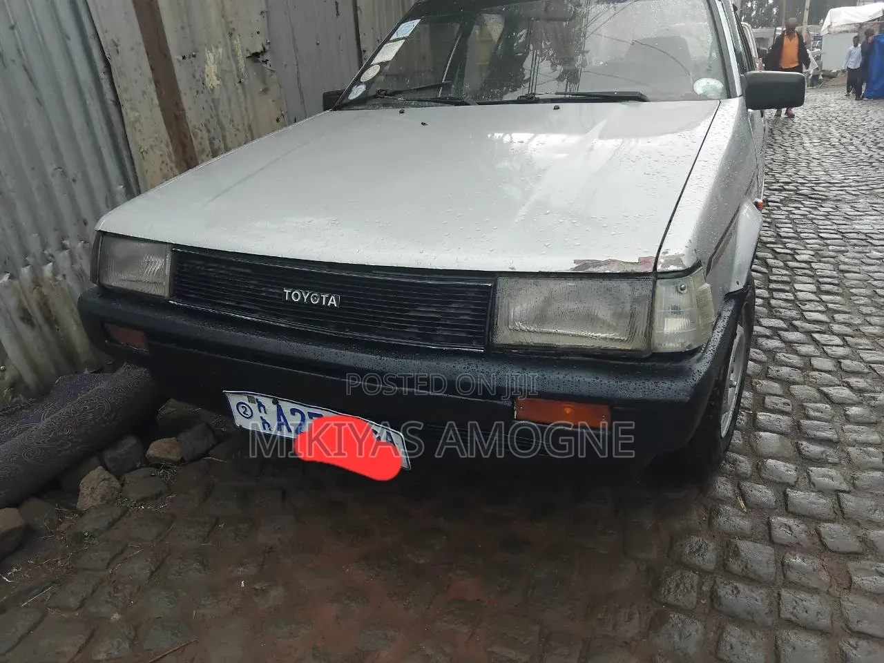 Toyota Corolla 1.3 1984 Silver