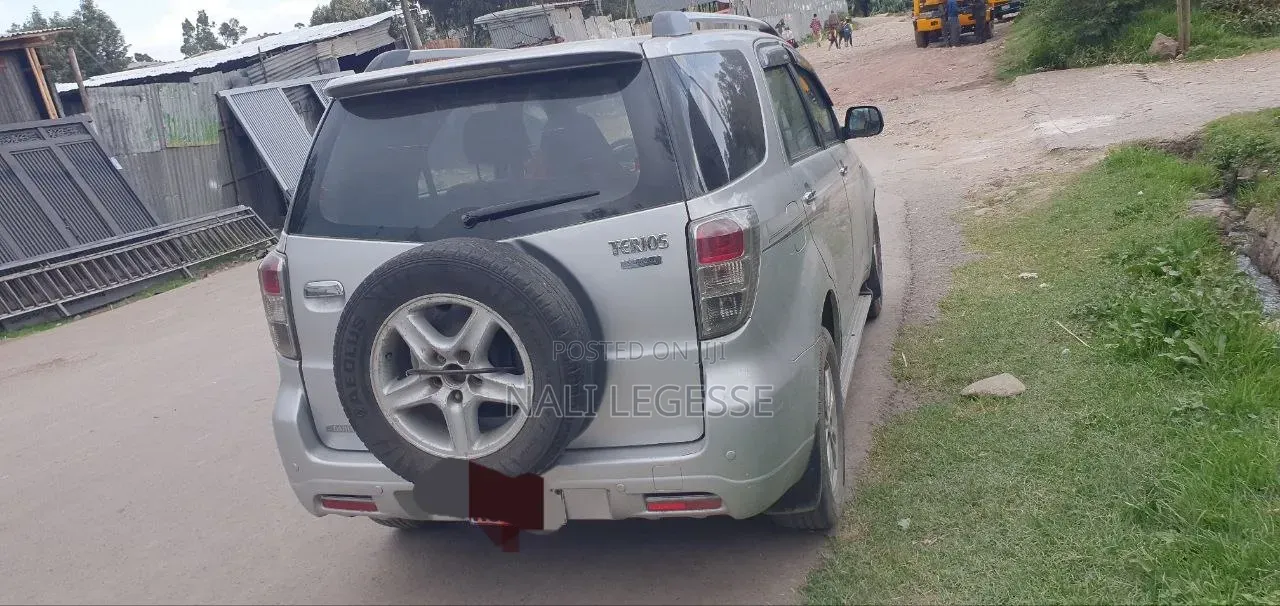 Daihatsu Terios 1.5i 4x4 Automatic 2011 Silver