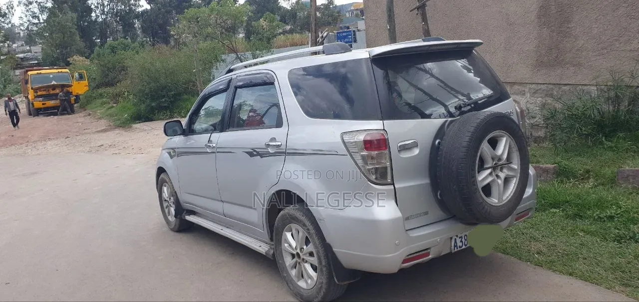 Daihatsu Terios 1.5i 4x4 Automatic 2011 Silver