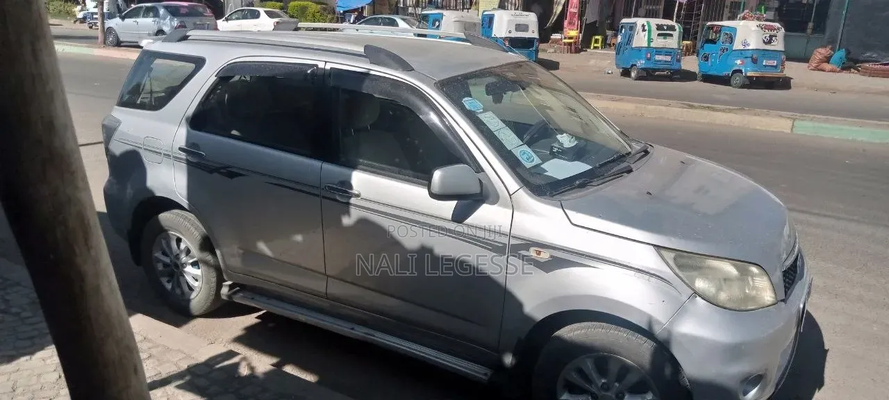 Daihatsu Terios 1.5i 4x4 Automatic 2011 Silver