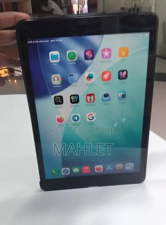 New Apple iPad 10.2 (2020) Wi-Fi 64 GB Black