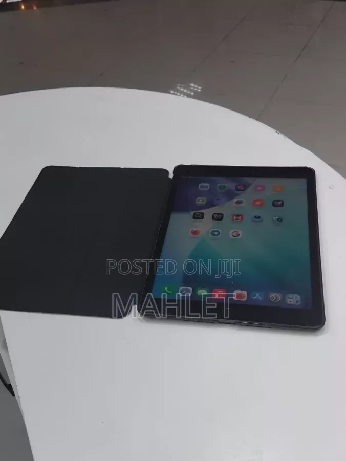 New Apple iPad 10.2 (2020) Wi-Fi 64 GB Black