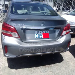 Mitsubishi Attrage 2022 Silver