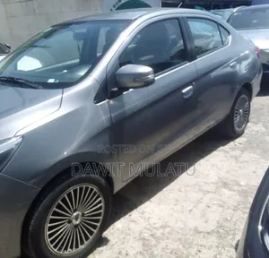 Mitsubishi Attrage 2022 Silver
