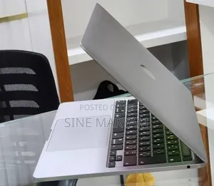 New Laptop Apple MacBook Pro 8GB Intel Core i5 SSD 512GB