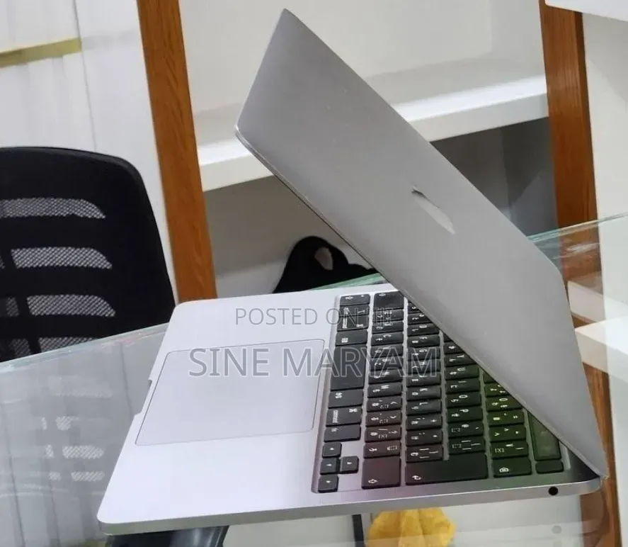 New Laptop Apple MacBook Pro 8GB Intel Core i5 SSD 512GB