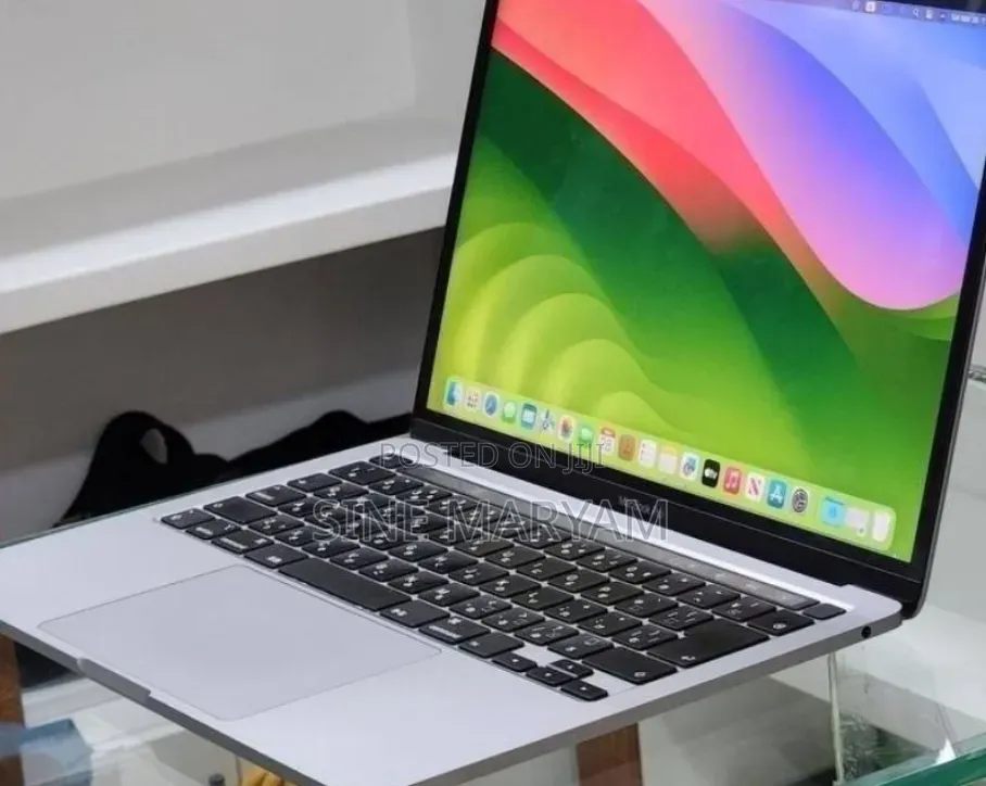 New Laptop Apple MacBook Pro 8GB Intel Core i5 SSD 512GB