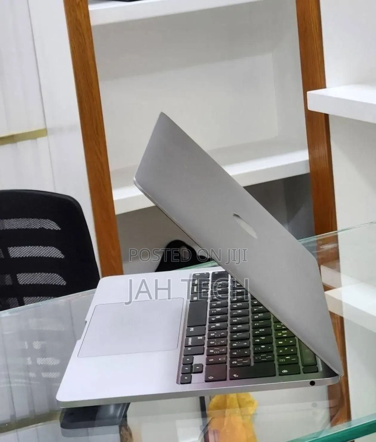 New Laptop Apple MacBook 2020 8GB Intel Core i5 SSD 512GB