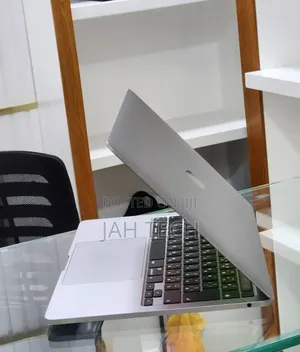 New Laptop Apple MacBook 2020 8GB Intel Core i5 SSD 512GB
