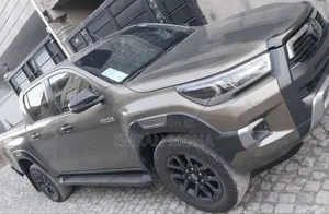 Toyota Hilux 2021 Gray