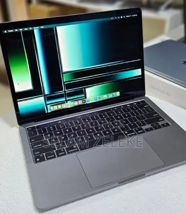 New Laptop Apple MacBook Pro 2022 M2 8GB Apple M2 SSD 256GB