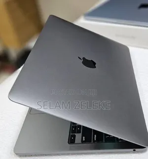 New Laptop Apple MacBook Pro 2022 M2 8GB Apple M2 SSD 256GB