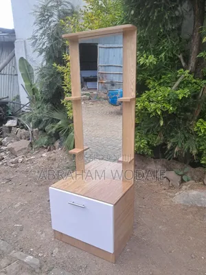 ዘመናዊ የመዋቢያ ጠረጴዛ ( Dressing Table)