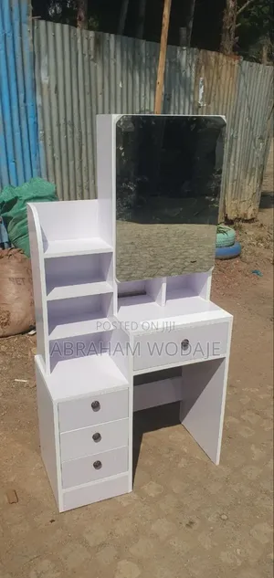 ዘመናዊ የመዋቢያ ጠረጴዛ ( Dressing Table)