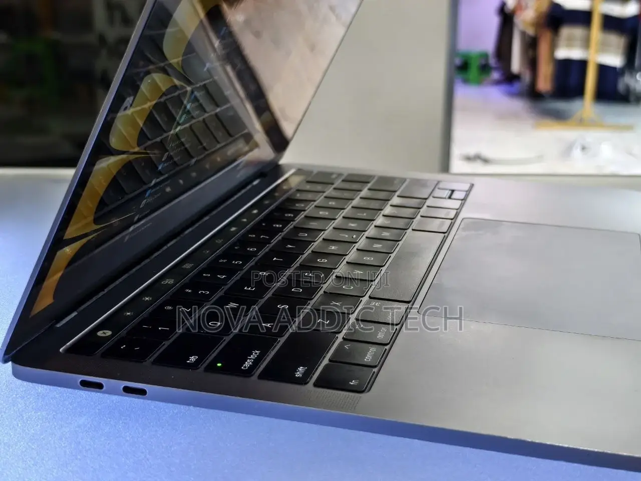 New Laptop Apple MacBook Pro 16GB Intel Core i5 SSD 256GB