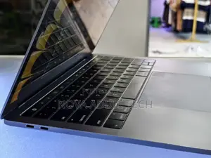 New Laptop Apple MacBook Pro 16GB Intel Core i5 SSD 256GB