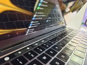 New Laptop Apple MacBook Pro 16GB Intel Core i5 SSD 256GB