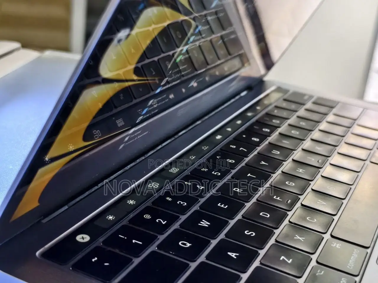 New Laptop Apple MacBook Pro 16GB Intel Core i5 SSD 256GB