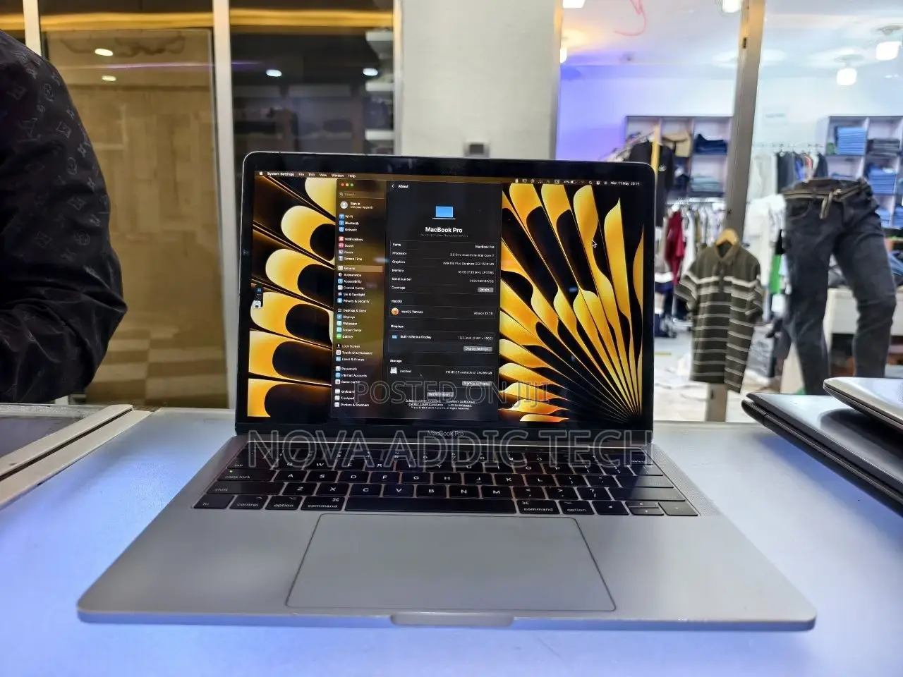 New Laptop Apple MacBook Pro 16GB Intel Core i5 SSD 256GB