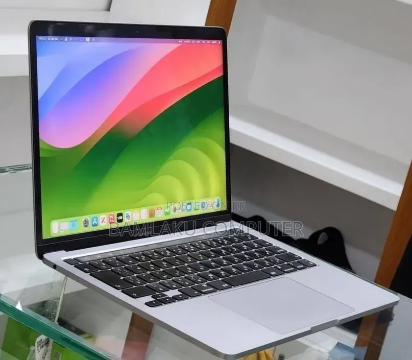 New Laptop Apple MacBook Pro 2020 8GB Intel Core i5 SSD 512GB
