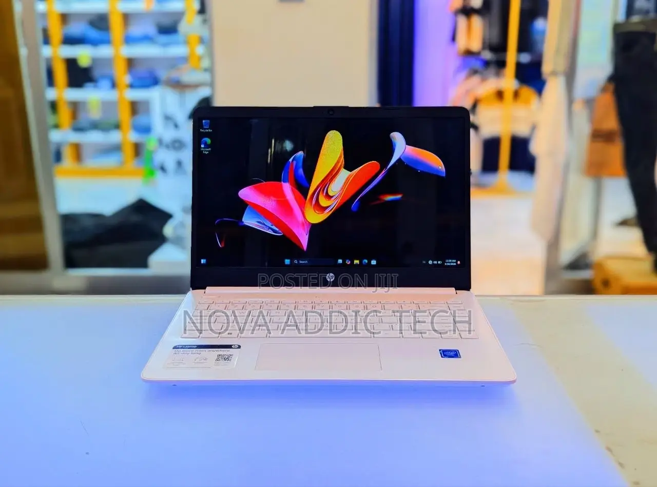 New Laptop HP Stream Notebook 8GB Intel Core i7 SSD 60GB