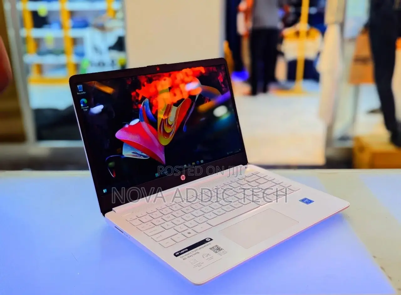 New Laptop HP Stream Notebook 8GB Intel Core i7 SSD 60GB