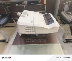 Epson Powerlite 685w Ultra-short Throw Projector