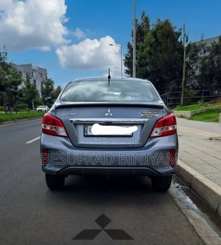 Mitsubishi Attrage 2021 Gray