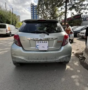 Toyota Yaris 2011 Silver