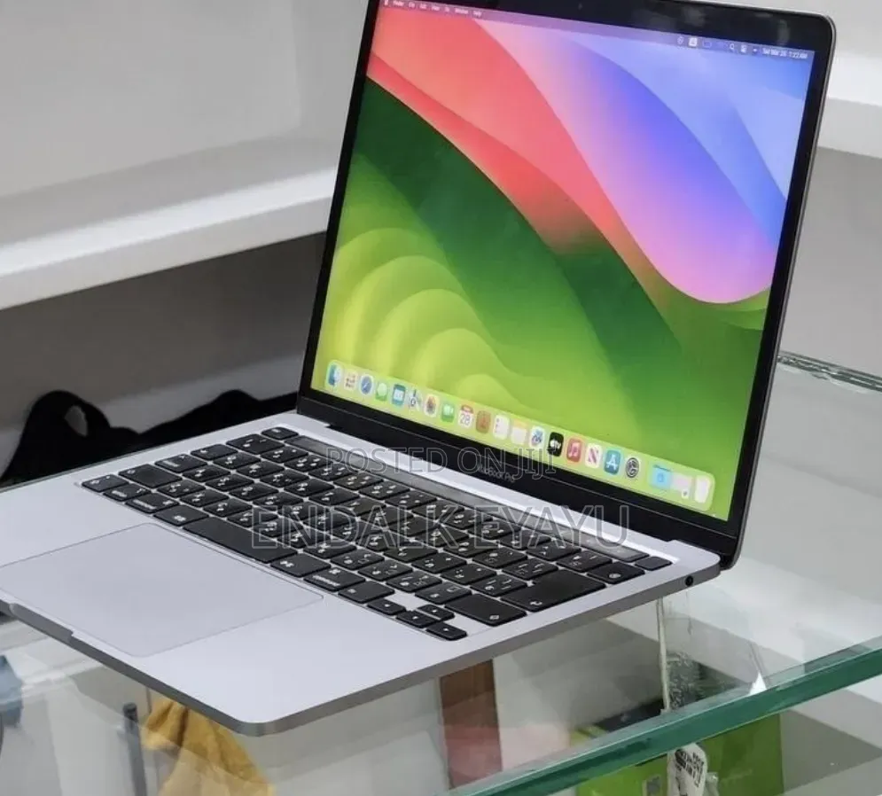 New Laptop Apple MacBook Pro 2020 8GB Intel Core i5 SSD 512GB