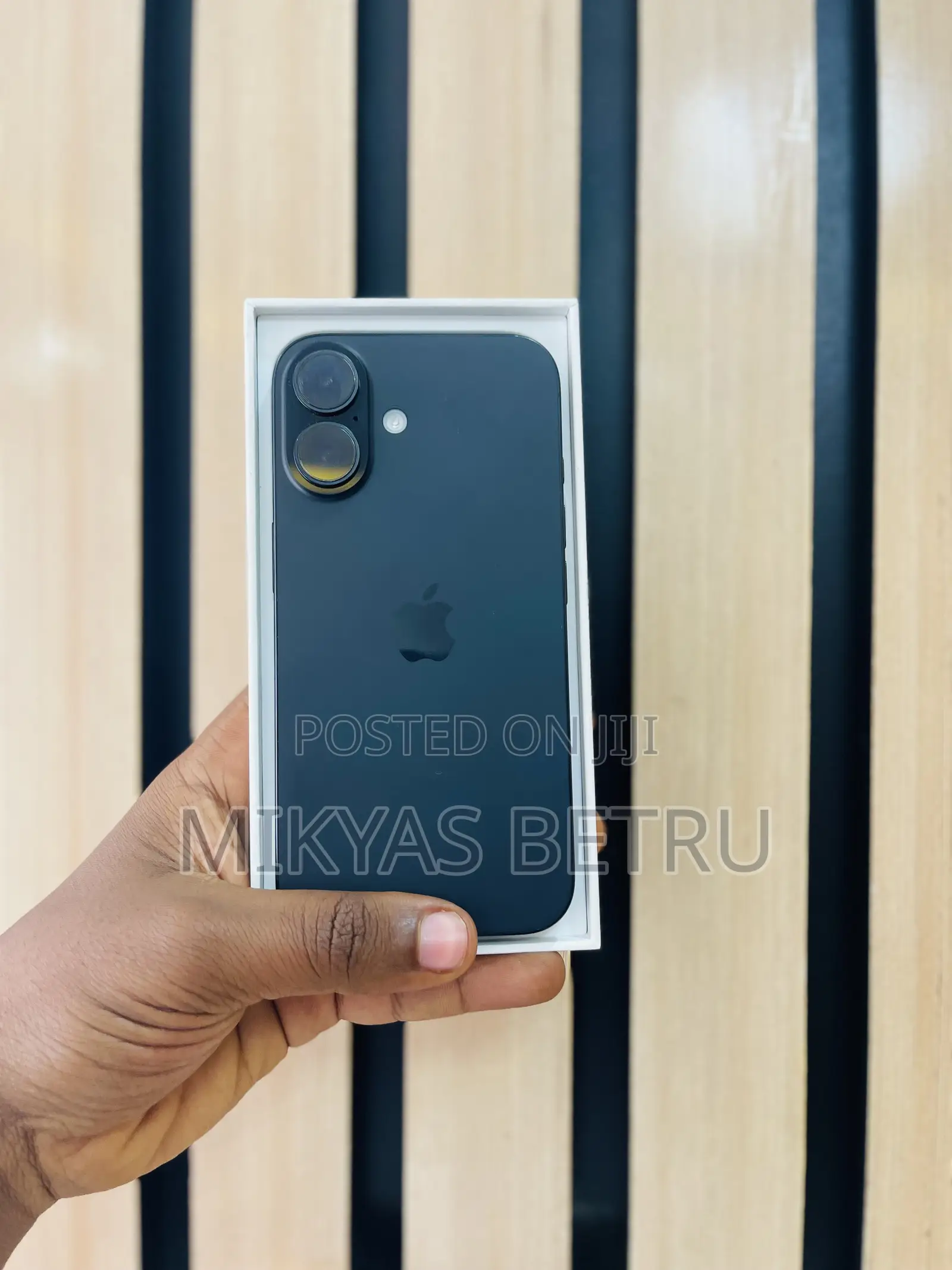 New Apple iPhone 16 128 GB Black