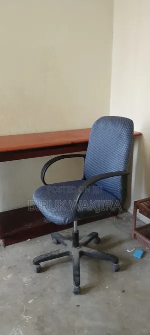 Office Chair and Table Table Size 1.60