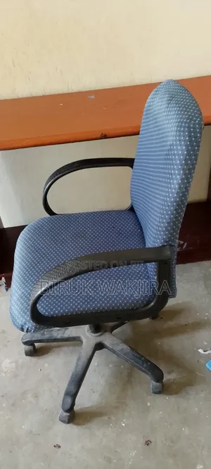 Office Chair and Table Table Size 1.60