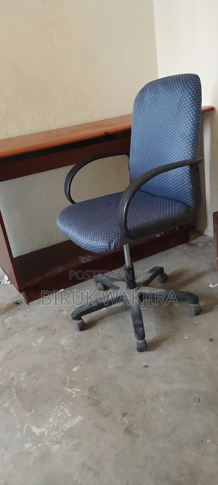 Office Chair and Table Table Size 1.60