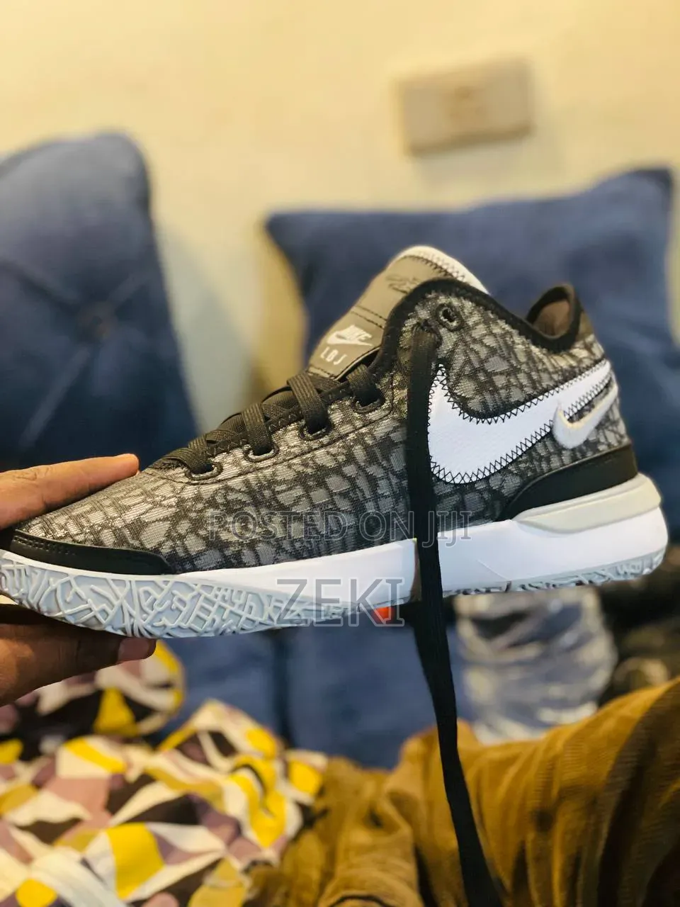 Nike LBJ Original