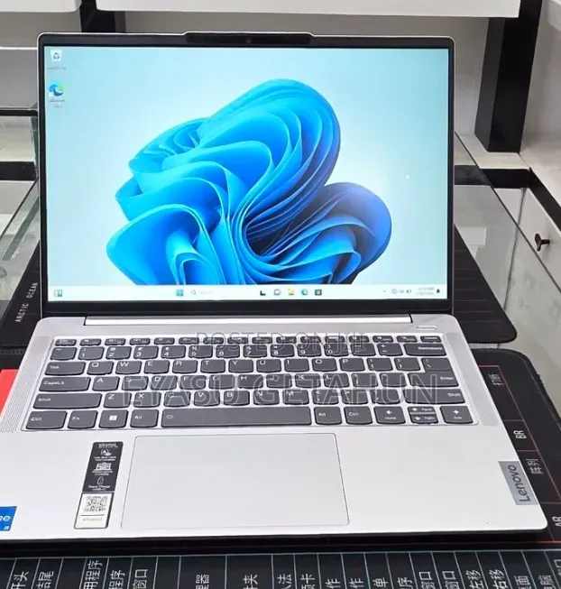 New Laptop Lenovo Ideapad 3 16GB Intel Core i5 SSD 2T