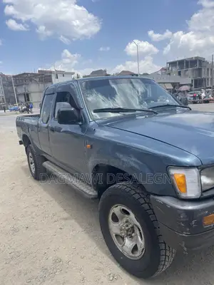 Toyota Hilux 1995 Blue