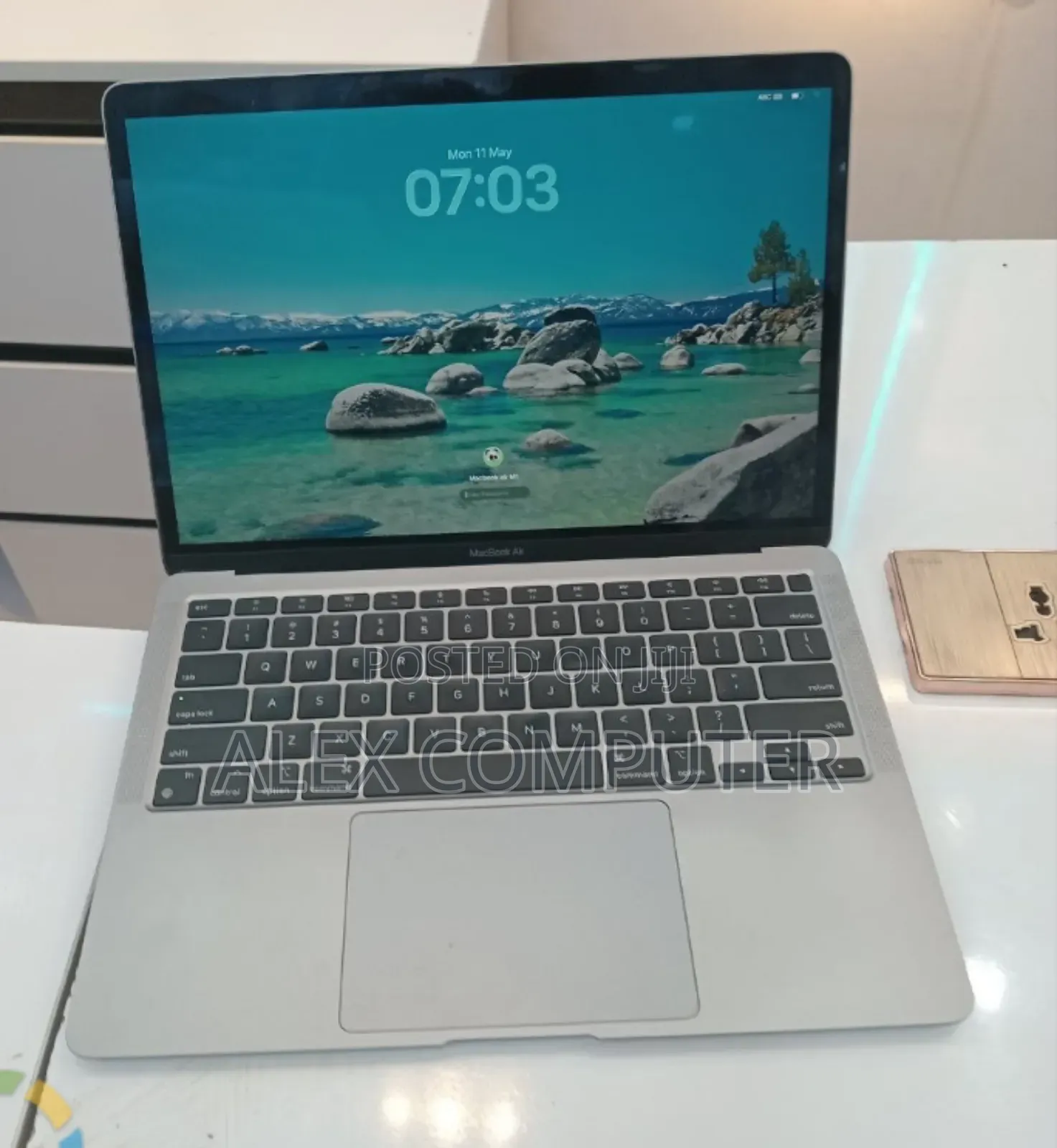 New Laptop Apple MacBook Air 2020 M1 16GB Apple M1 SSD 512GB