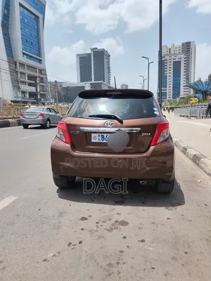 Toyota Yaris Base Hatchback 3dr 2011 Brown