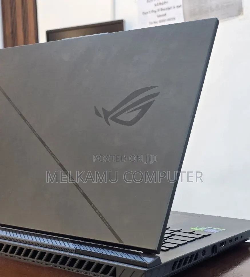 New Laptop Asus ROG Strix G17 32GB Intel Core i9 SSD 2T