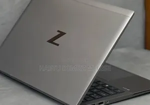 New Laptop HP ZBook Firefly G8 16GB Intel Core i7 SSD 512GB