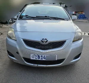 Toyota Belta 2010 Silver