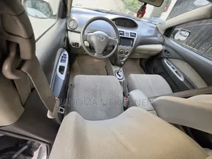 Toyota Belta 2010 Silver